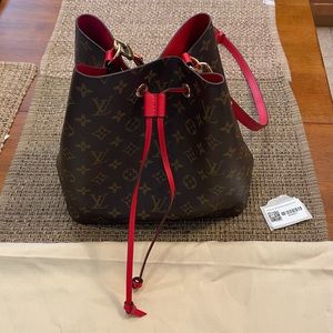 Louis Vuitton NeoNoe bucket bag.